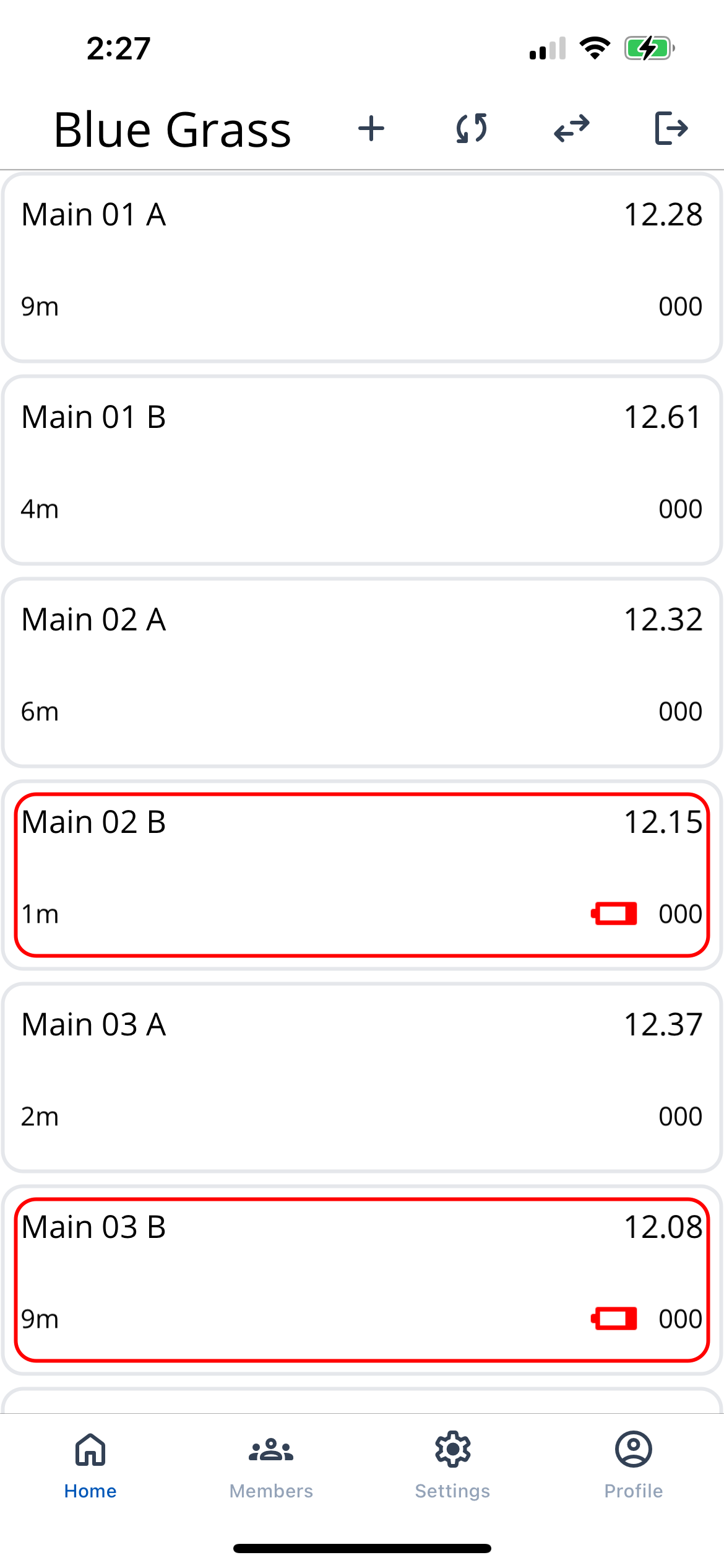 CTRL-View overview screen showing monitored devices and battery status